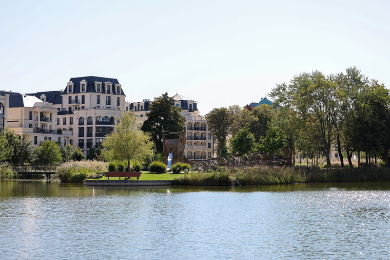 bassin central sac panorama avec immeuble en fond
