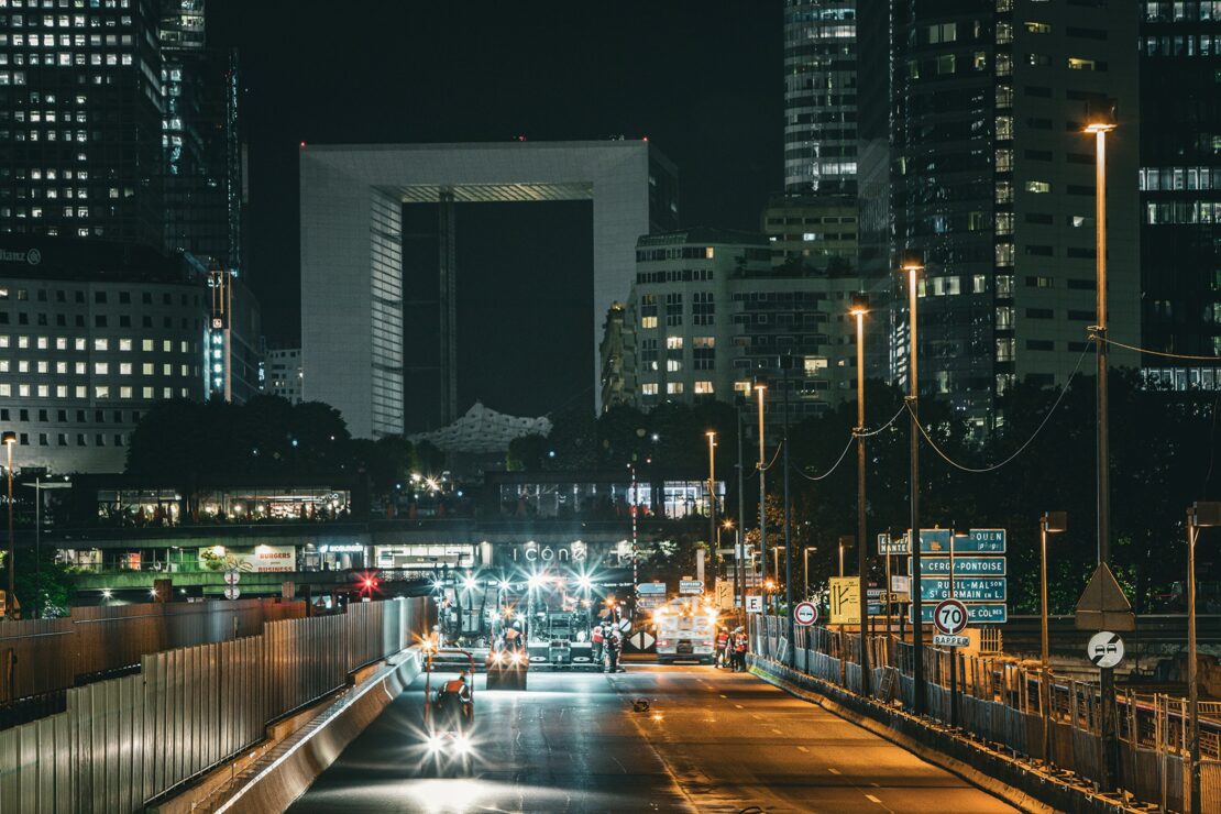 pont de neuilly de nuit éclairé