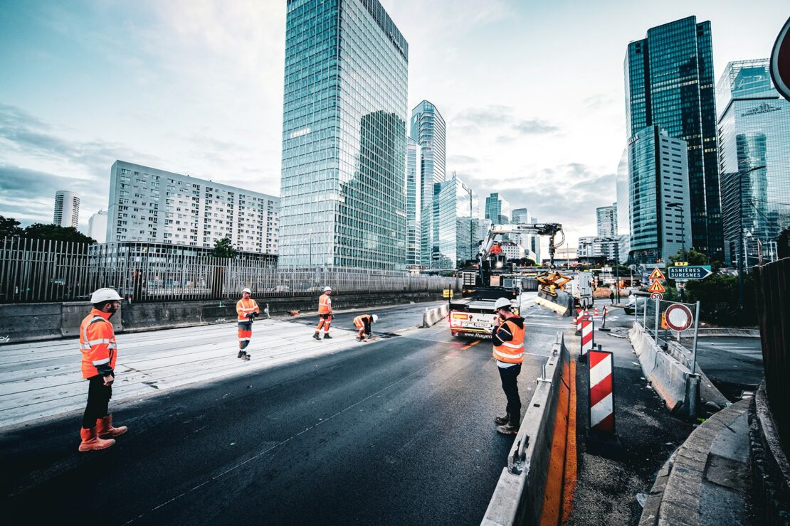 pont de neuilly en travaux avec les ouvriers